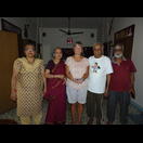 Dagmar zwischen Uma, Umas Mutter, Umas Vater und Umas Mann (v. l. n. r)